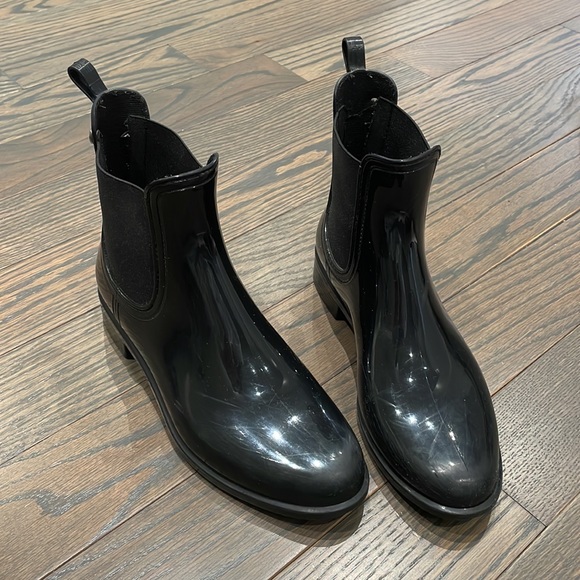 Shiny Black Rainboots - Picture 2 of 4